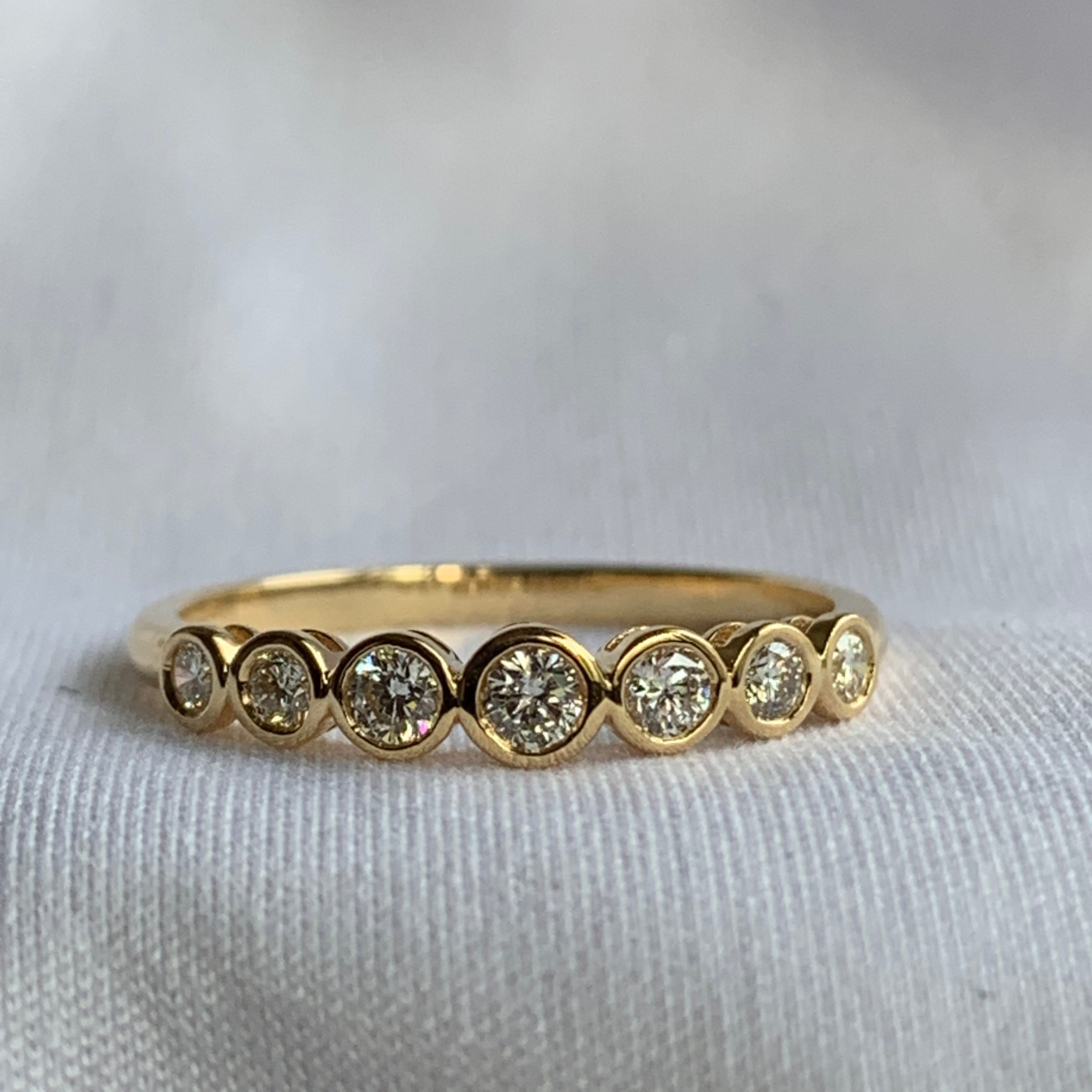 7 Round Cut Diamonds Ring